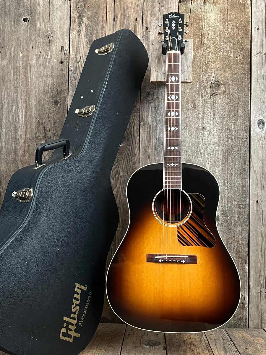 SOLD - Gibson Advanced Jumbo, Historic Collection 2005 - Mahar's Vintage Guitars