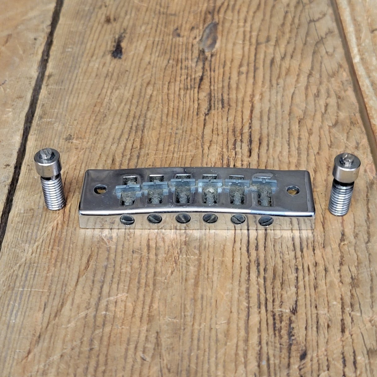 SOLD - Gibson "harmonica" guitar bridge with studs Les Paul Signature SG L6S 1970s - Mahar's Vintage Guitars