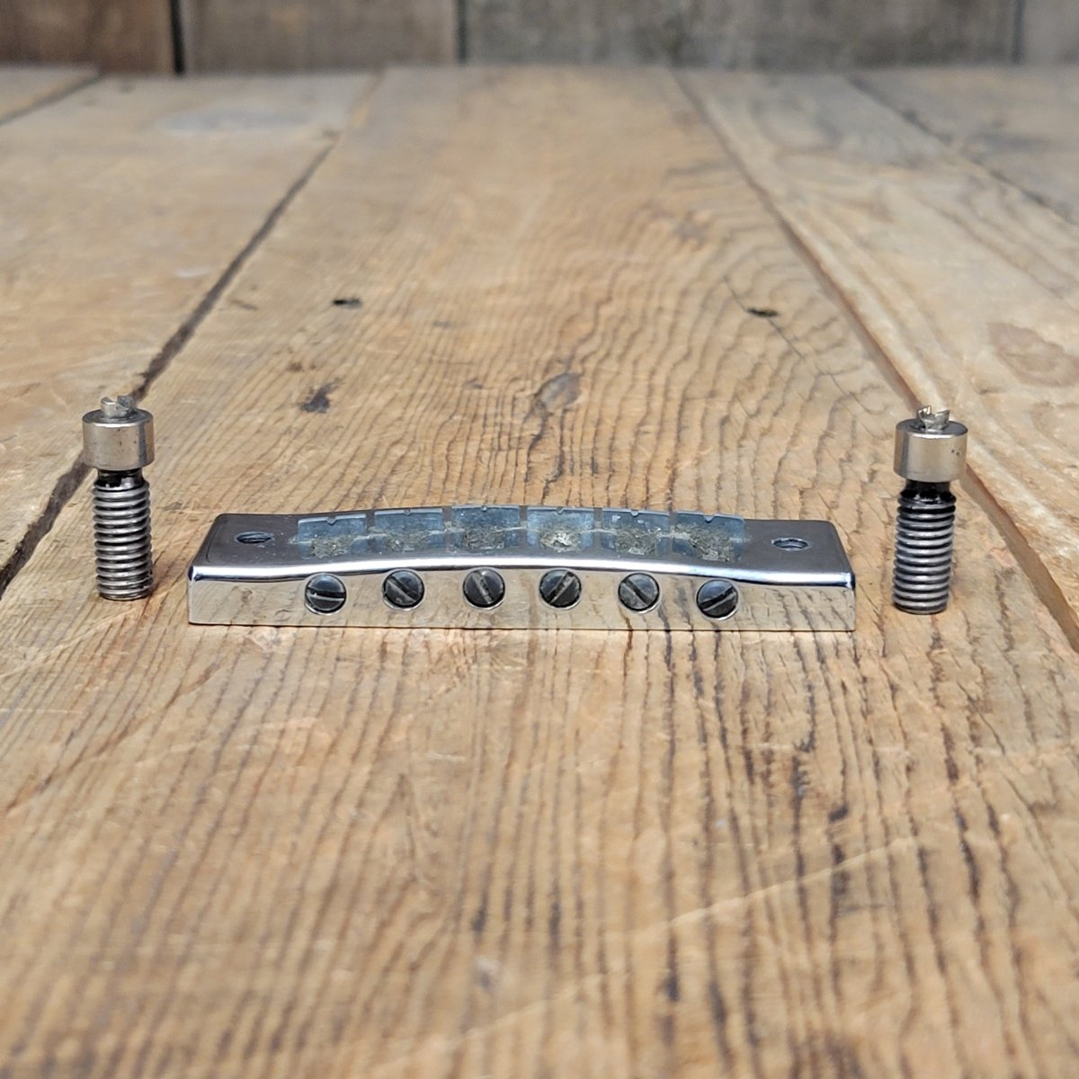 SOLD - Gibson "harmonica" guitar bridge with studs Les Paul Signature SG L6S 1970s - Mahar's Vintage Guitars