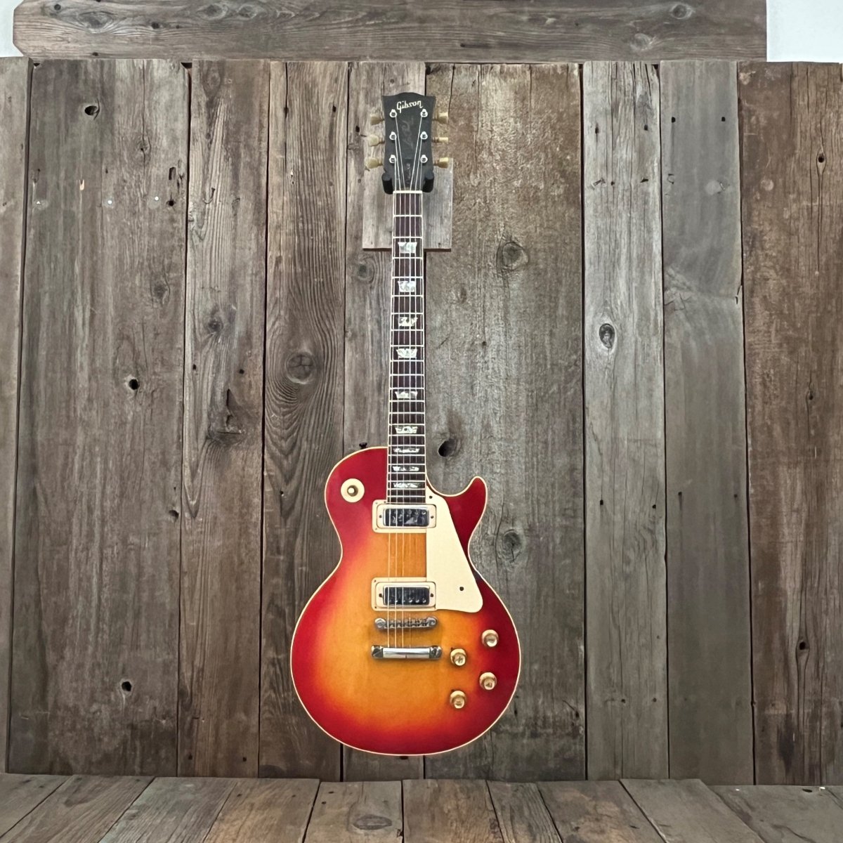 SOLD - Gibson Les Paul Deluxe 1973 Cherry Burst - Mahar's Vintage Guitars