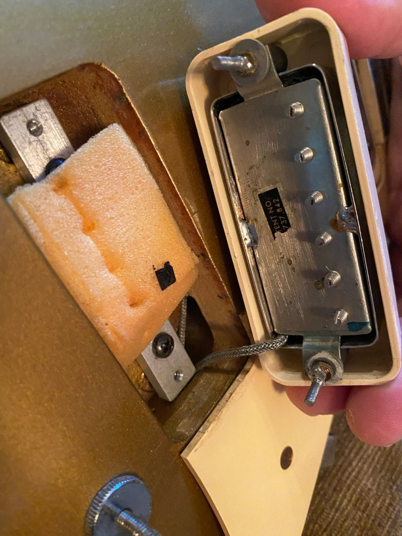 SOLD - Gibson Les Paul Deluxe Goldtop 1969 One Piece Body - Mahar's Vintage Guitars