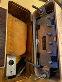 SOLD - Gibson Les Paul Deluxe Goldtop 1969 One Piece Body - Mahar's Vintage Guitars