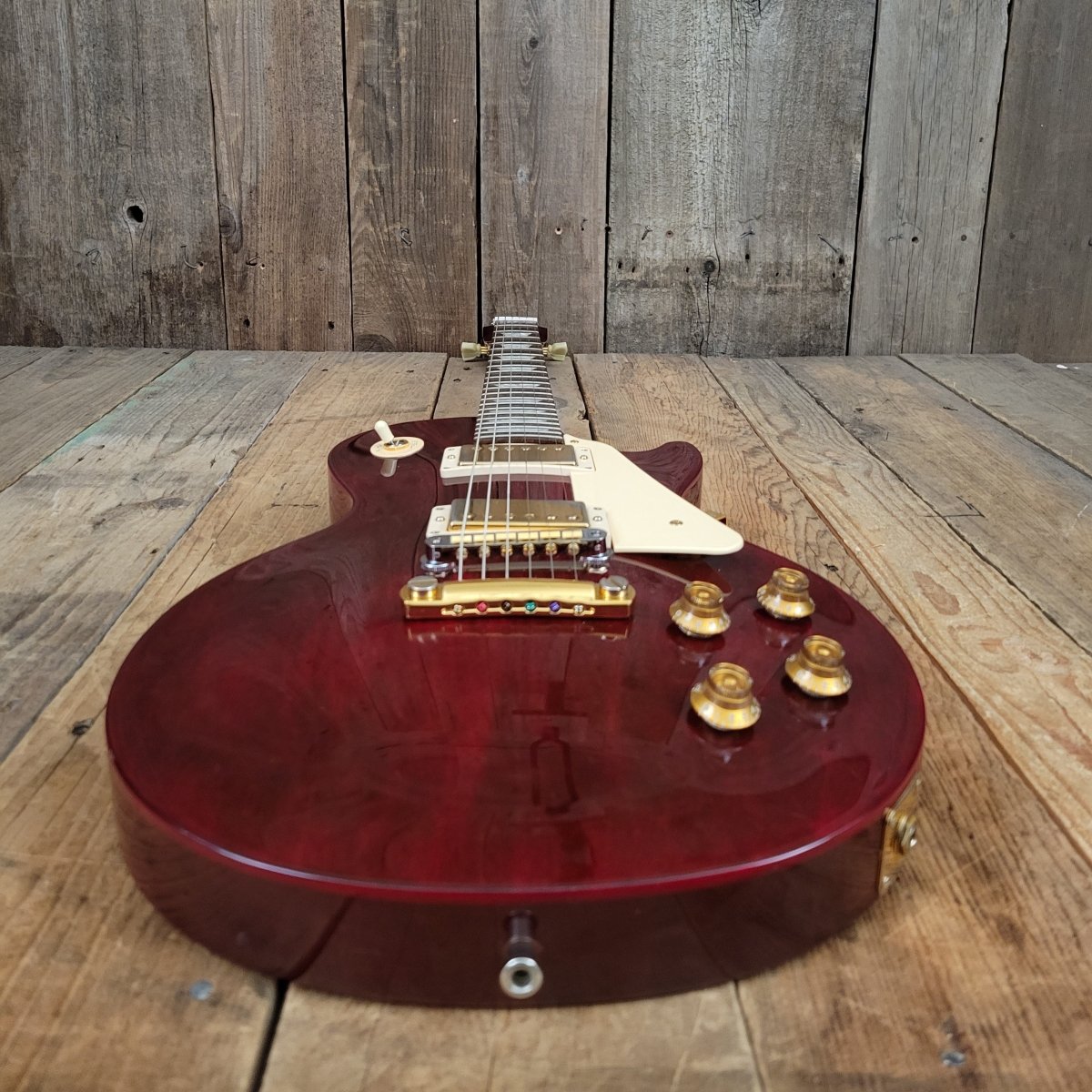 Gibson Les paul Studio Wine red 1997年製 Gibson Les Paul Studio Wine Red 1997 – Chicago Music Exchange