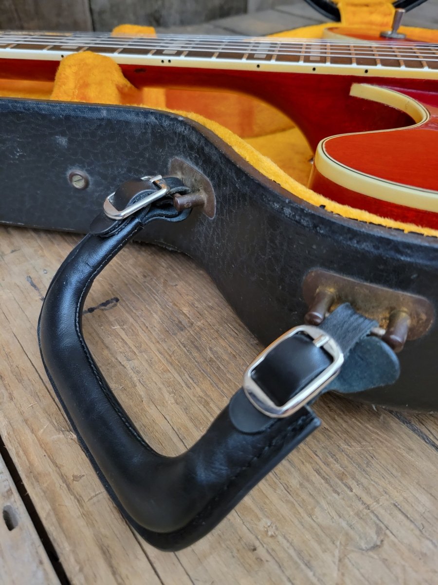 SOLD - Guild Starfire V Cherry Red 1969 - Mahar's Vintage Guitars