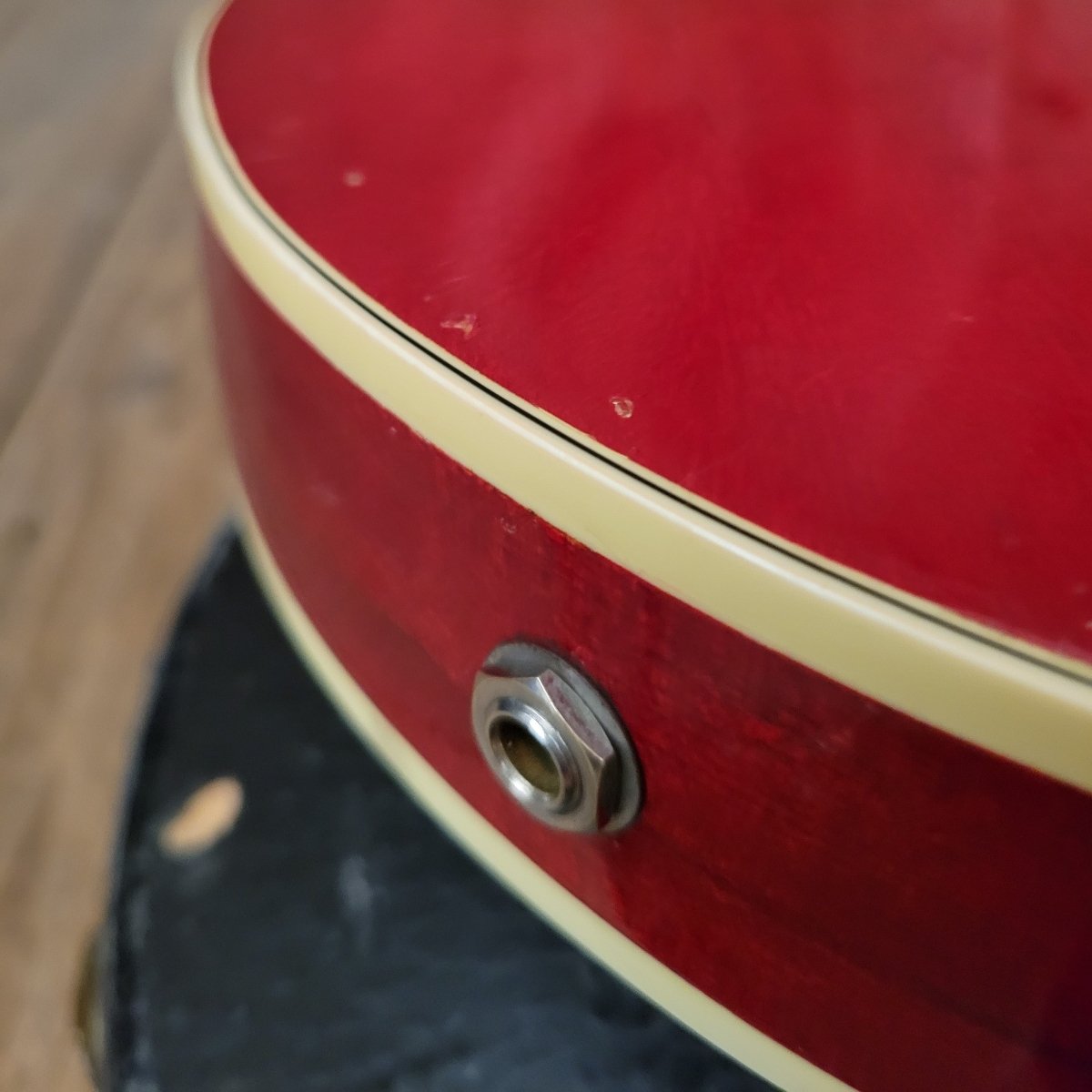 SOLD - Guild Starfire V Cherry Red 1969 - Mahar's Vintage Guitars