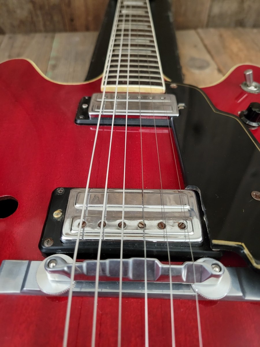 SOLD - Guild Starfire V Cherry Red 1969 - Mahar's Vintage Guitars