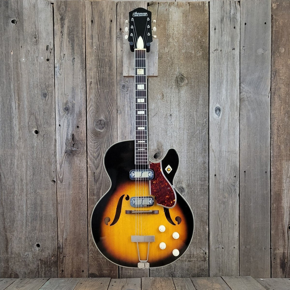SOLD - Harmony Meteor H70 - 1959 - Mahar's Vintage Guitars