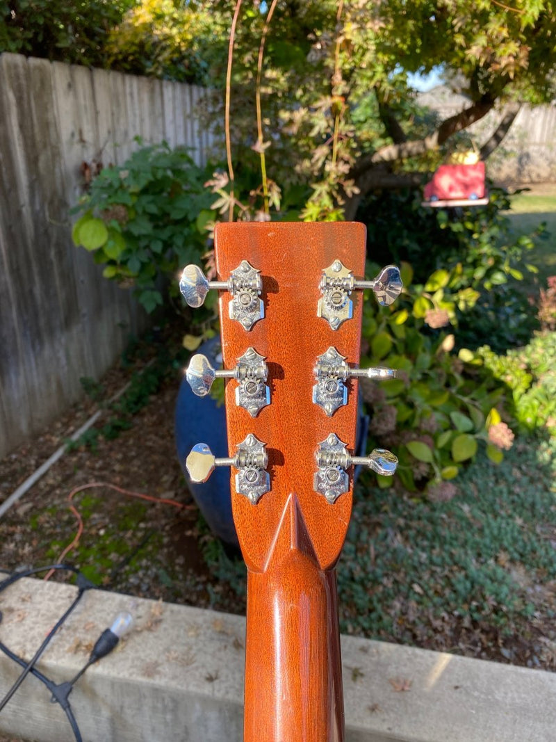 SOLD - Martin 000 - 28EC Eric Clapton Signature 1998 - Mahar's Vintage Guitars