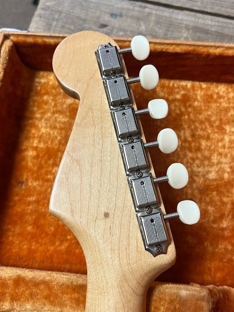 Sold! SELL US YOURS! Fender Musicmaster Gold Guard 1959 - Mahar's Vintage Guitars