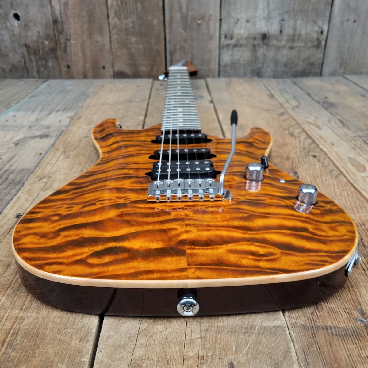 ギター Suhr Standard-Chambered Bengal Quilt ギター Suhr Standard-Chambered Bengal Quilt Suhr Standard
